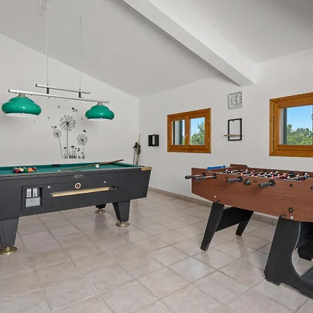 Amore Willa Trgetari