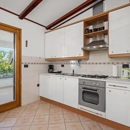 Amore Willa Trgetari